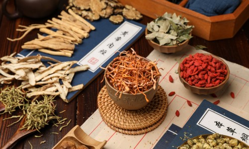 中药白芍的功效与主治作用-中药白芍煎水要多长时间网中药白芍有什么功效和作用知识网站,分享中药白芍作用与功效大全